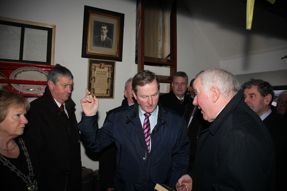 Cathaoirleach of Leitrim Co Council Cllr Mary Bohan, Cllr Frank Dolan, An Taoiseach Enda Kenny and Hubert McMorrow